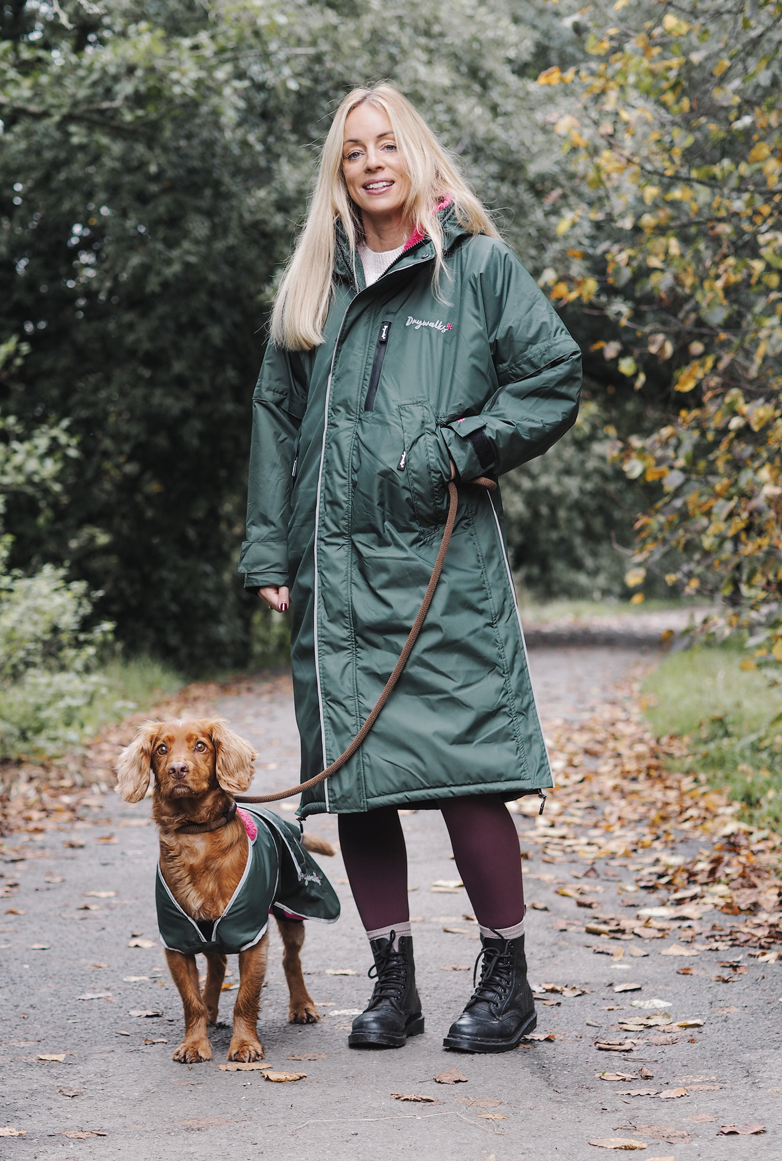 Drywalks Winter Walker Waterproof Dog Walking Coat in black forest green/pink woman on walk with dog