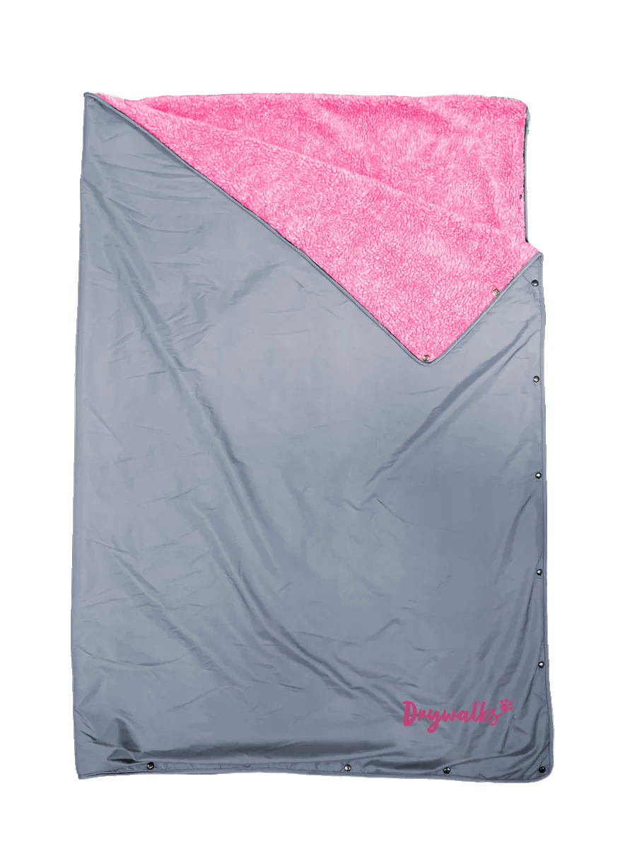 Drywalks Canine Cosy Waterproof Blanket in charcoal/pink
